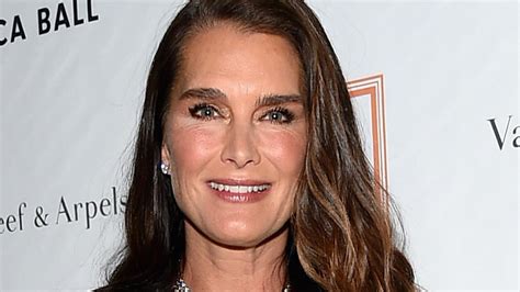 Brooke Shields shares stunning nude photo in honour of Earth。